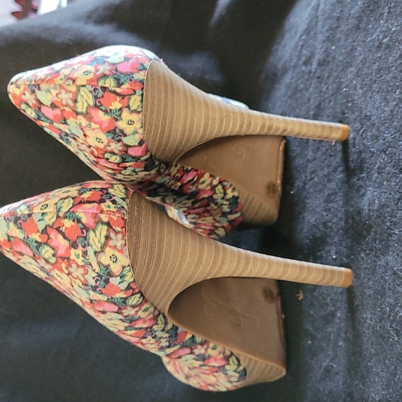 Jessica Simpson platform heels. Sz. 6.5 - Picture 3 of 6